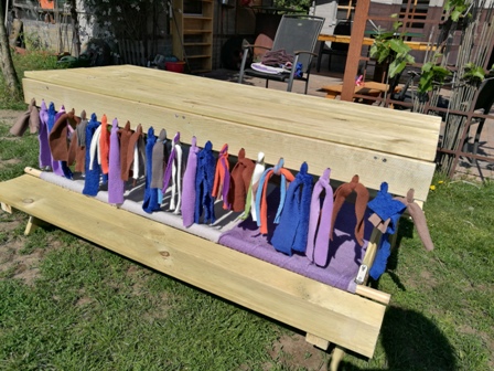 XXL Pickniktisch mit Hängematte und Flatterbändern